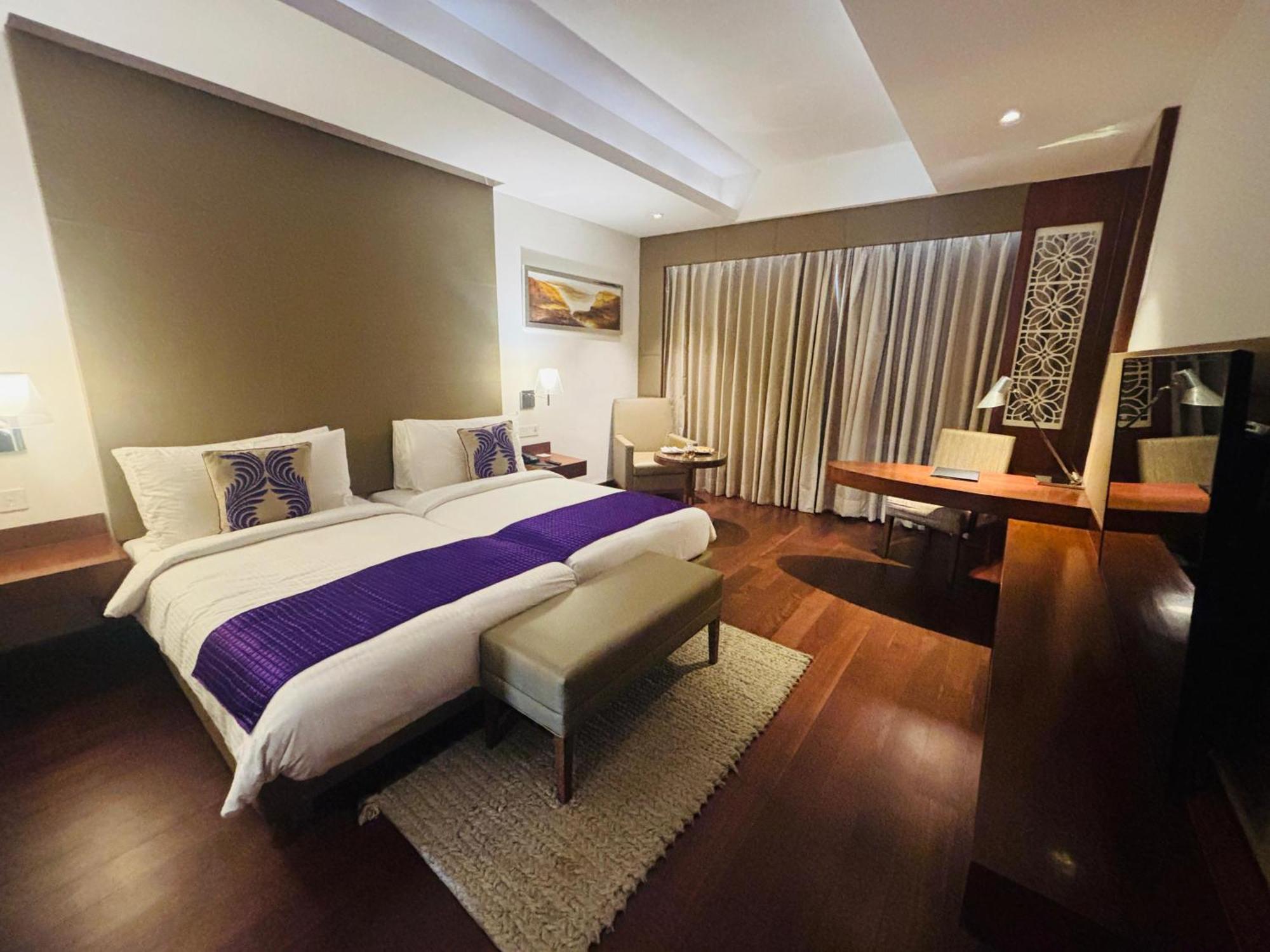 The Anya Hotel-Golf Course Road Гургаон Экстерьер фото