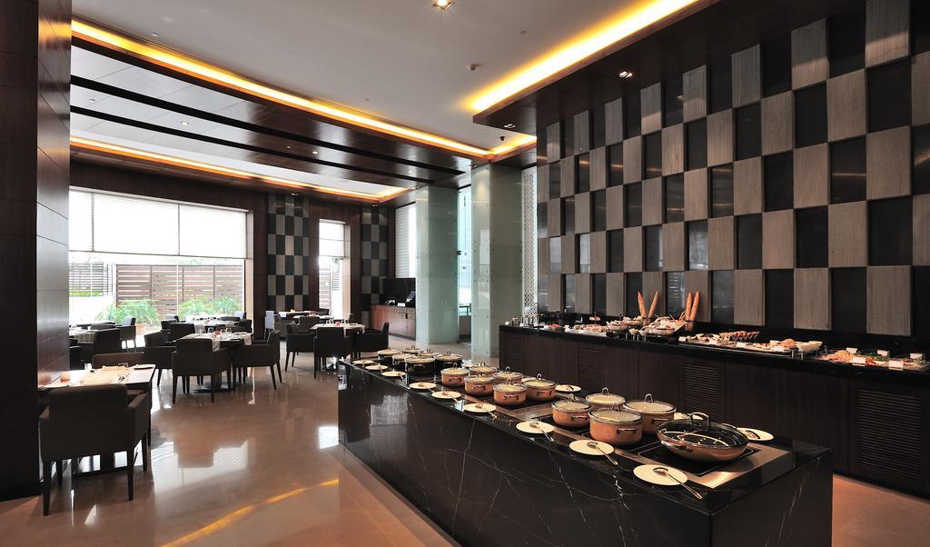 The Anya Hotel-Golf Course Road Гургаон Экстерьер фото