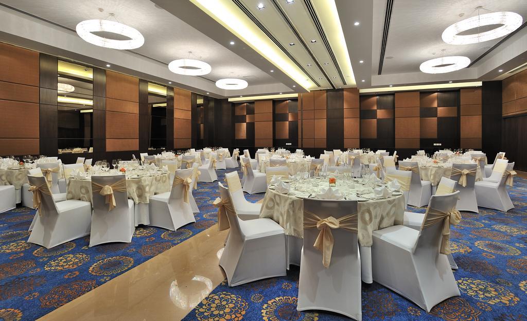 The Anya Hotel-Golf Course Road Гургаон Экстерьер фото