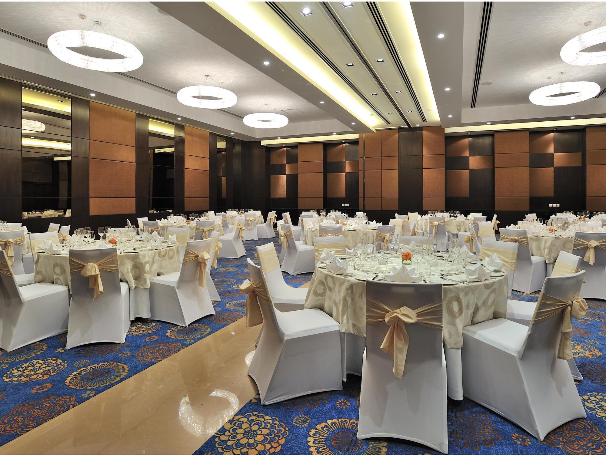 The Anya Hotel-Golf Course Road Гургаон Экстерьер фото
